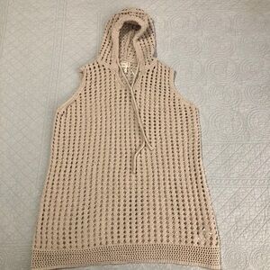 Nicole Miller crochet sleeveless hooded sweater. Size medium.
